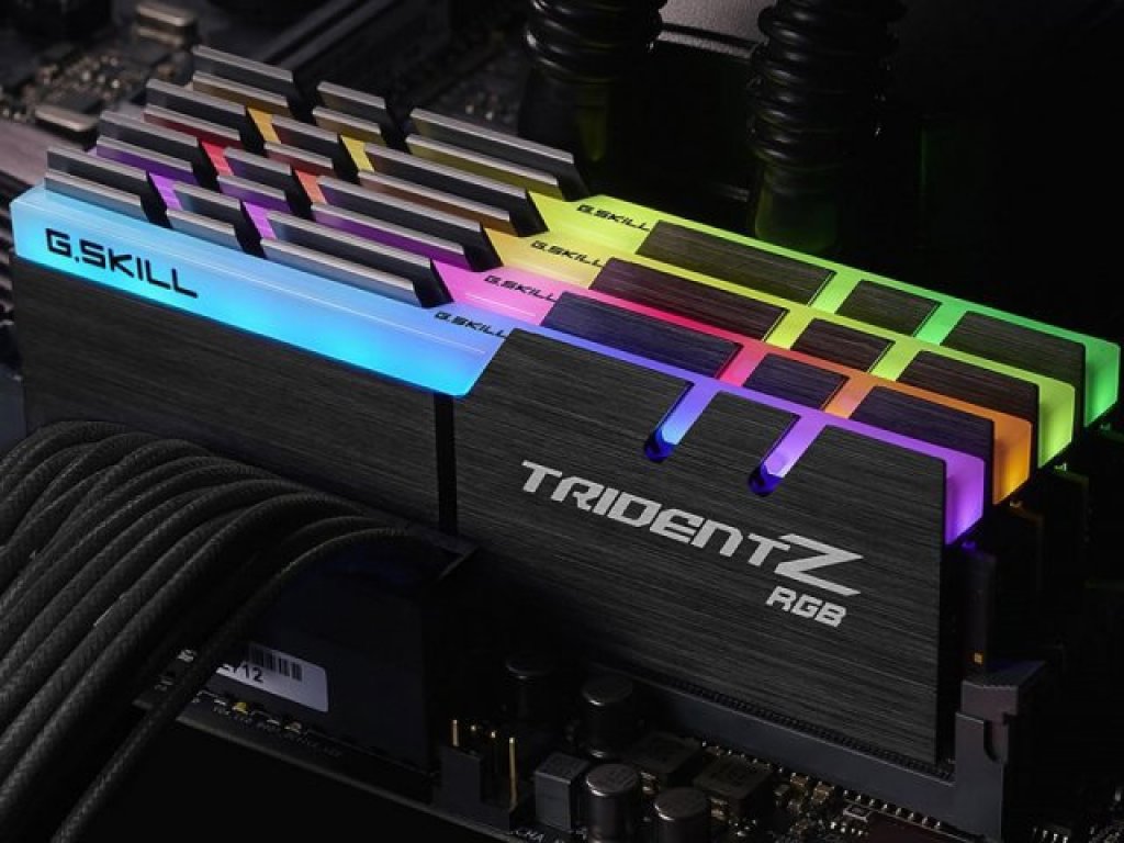 G.Skill F4-4266C17Q-32GTZR Trident Z RGB 288pin DDR4-4266 CL17-18