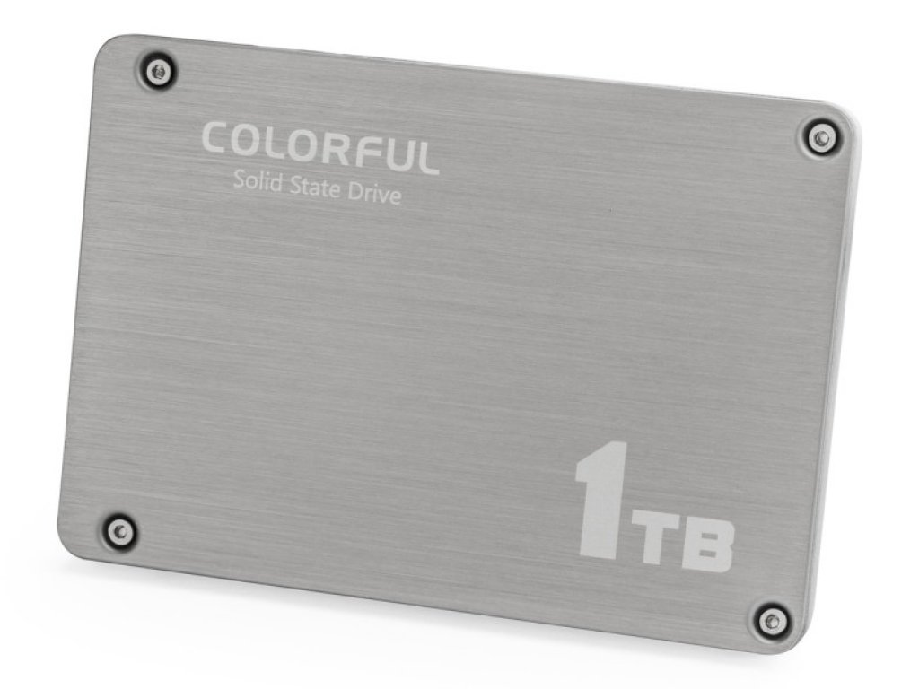 青色の640GB限定モデルやMLC NAND採用1TBモデルなど、COLORFULの定番