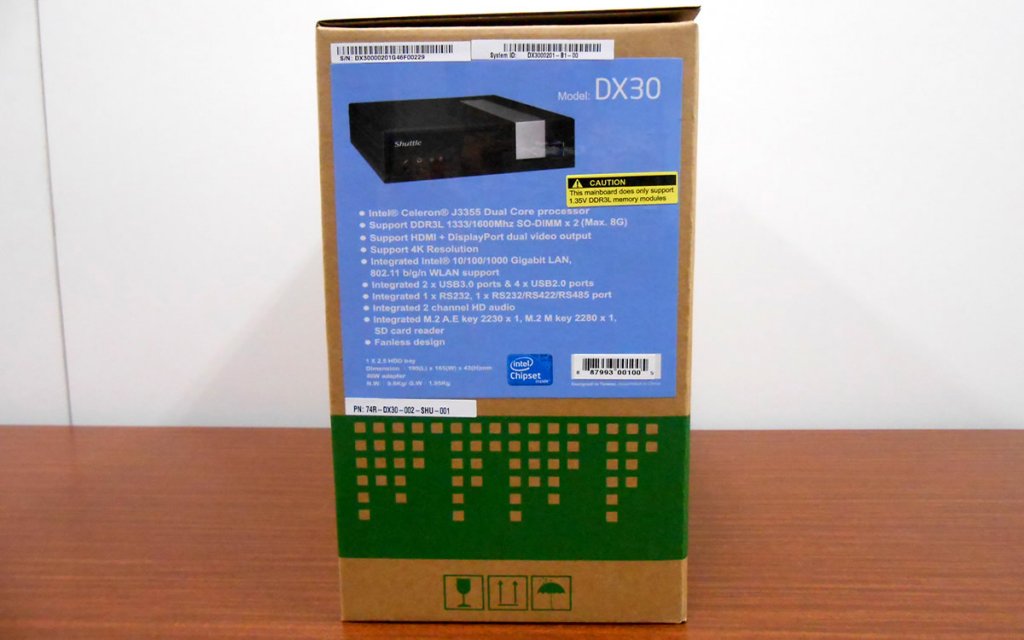 Apollo Lake SoCプロセッサー搭載ファンレス設計の小型ベアボーン