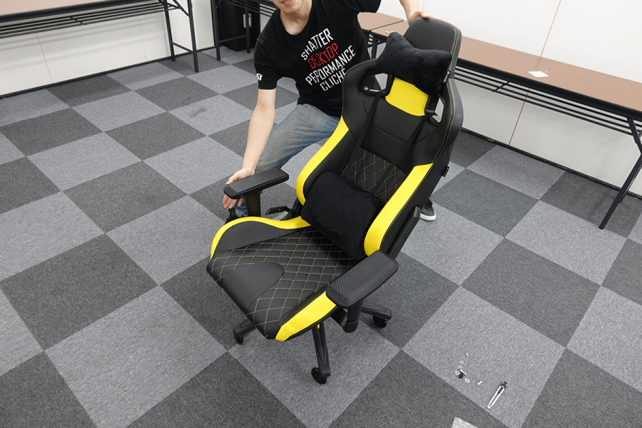 開封の儀! 注目のCorsair製ゲーミングチェア「T1 RACE」を組み立てて