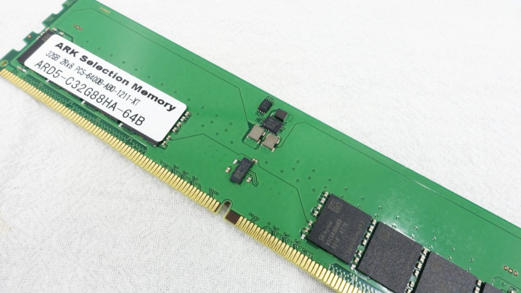 Intel 800シリーズ向け、クロックドライバー搭載JEDEC準拠のCU-DIMM