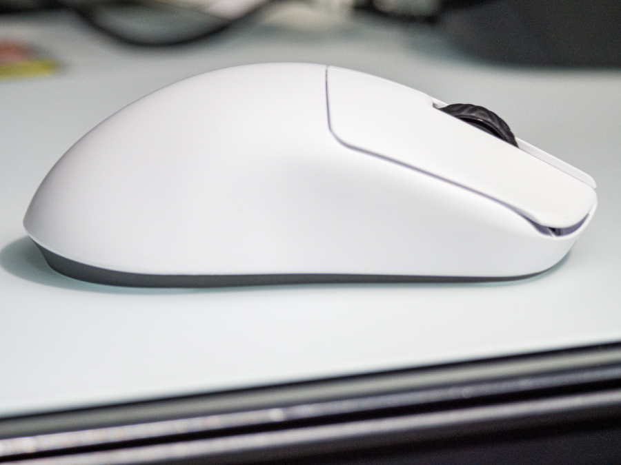 コスパ抜群の8Kドングル同梱、穴なしデザインで使い勝手の良い コスパ抜群の8Kドングル同梱、穴なしデザインで使い勝手の良い