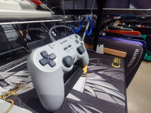 Game Sirより、Switch2にも対応のレトロな形状な背面ボタン付きコントローラーが発売
