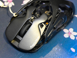 バッテリー交換で充電知らずの軽量ゲーミングマウス「Angry Miao  Infinity Mouse」が登場