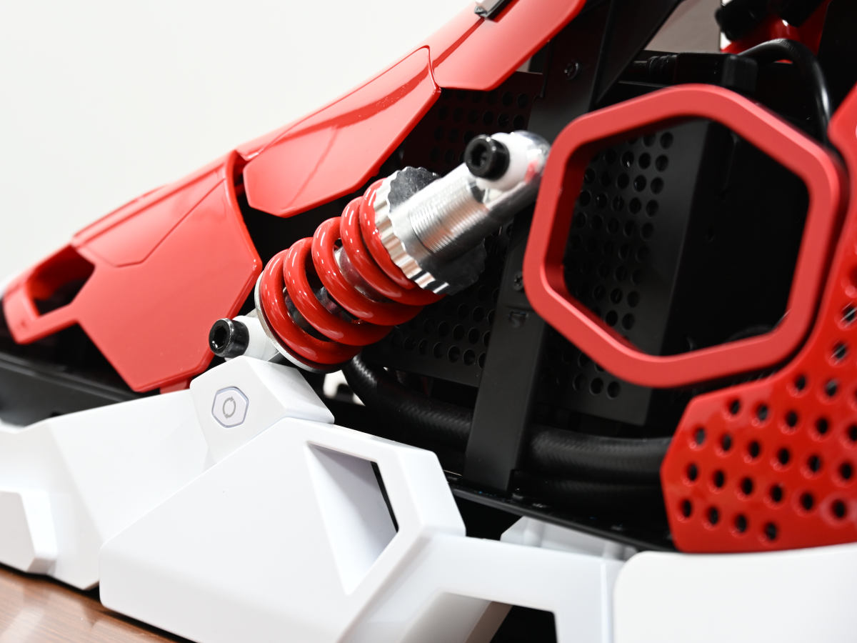 Cooler Master Sneaker X 採用、ユニークなスニーカー型ゲーミングPCが