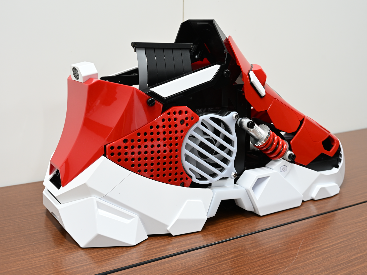 Cooler Master Sneaker X 採用、ユニークなスニーカー型ゲーミングPCが