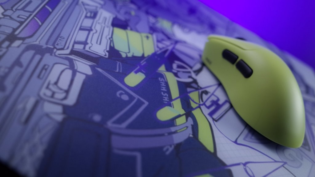 D-GLOWから、氷のような透明感が特徴的な厚さ2.5㎜の薄型ガラスパッド