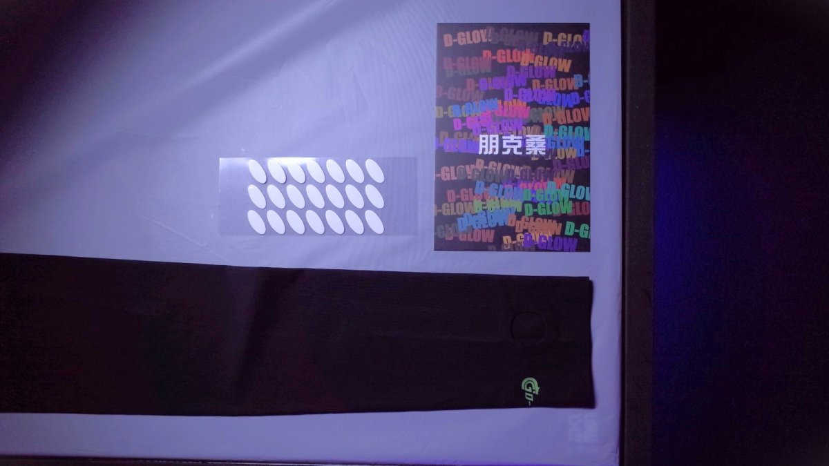D-GLOWから、氷のような透明感が特徴的な厚さ2.5㎜の薄型ガラスパッド 