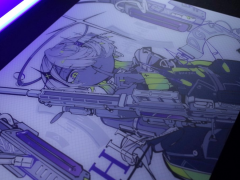 D-GLOWから、氷のような透明感が特徴的な厚さ2.5㎜の薄型ガラスパッド