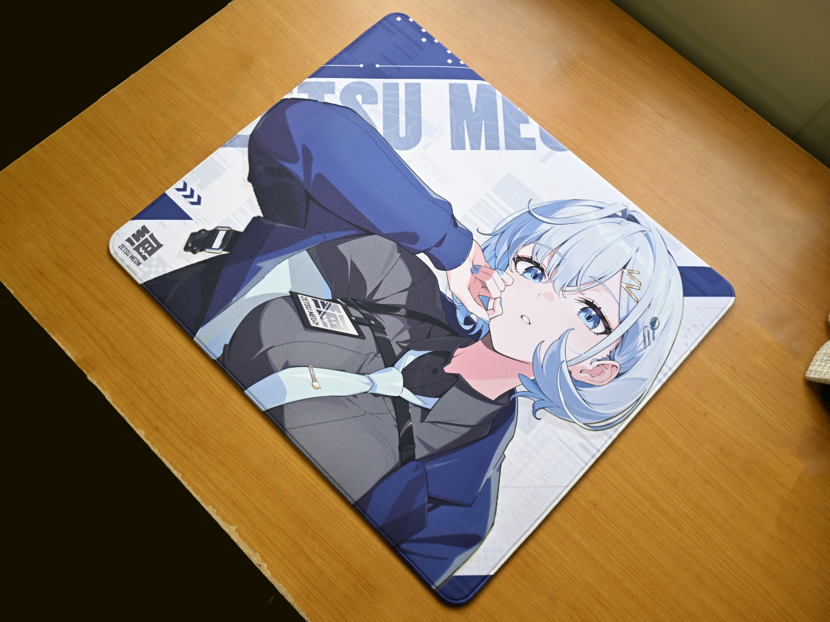 キャラクターが大きくデザインされたバランスタイプのゲーミングマウス