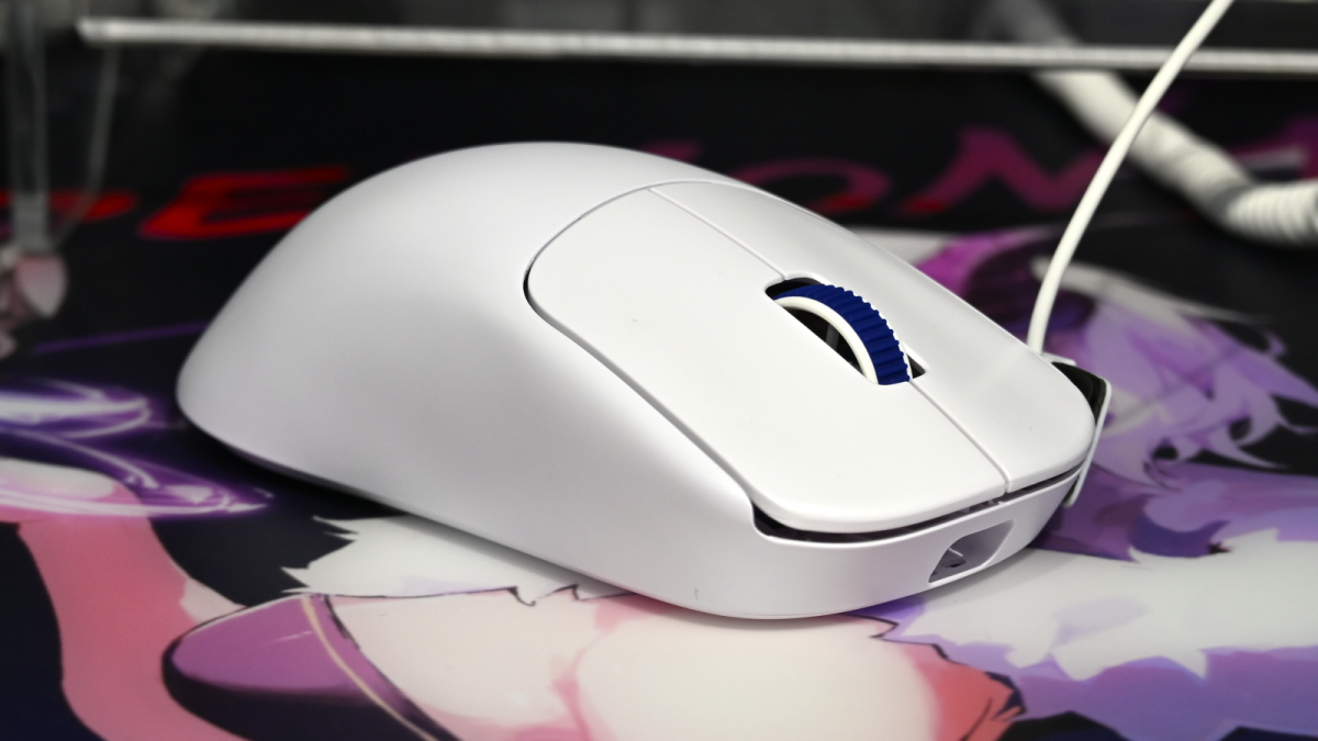 軽さか、安定性か。重量違いで選べるワイヤレスゲーミングマウス