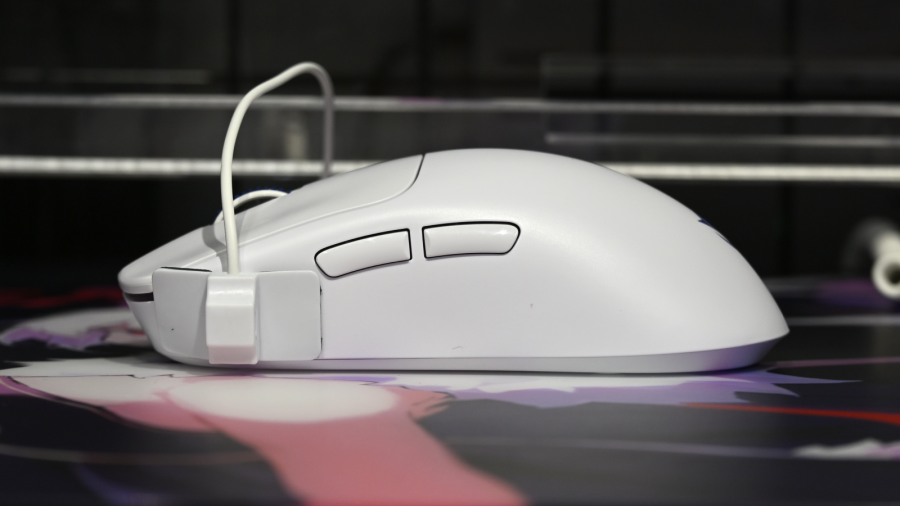 軽さか、安定性か。重量違いで選べるワイヤレスゲーミングマウス