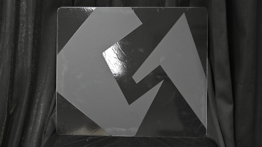 GLSSWRKS」より、日本限定カラーのガラスマウスパッド「GLSSWRKS Zane