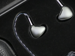 4種類のドライバーを搭載したイヤホンに改良版「Lucid 2 IEM by