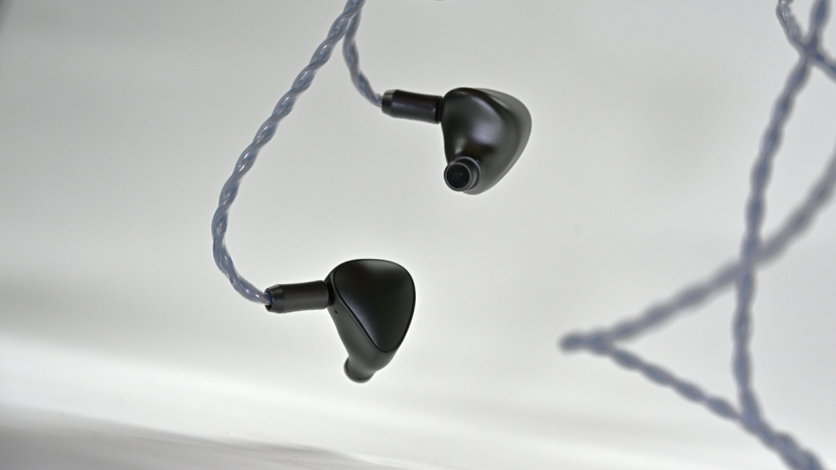 4種類のドライバーを搭載したイヤホンに改良版「Lucid 2 IEM by
