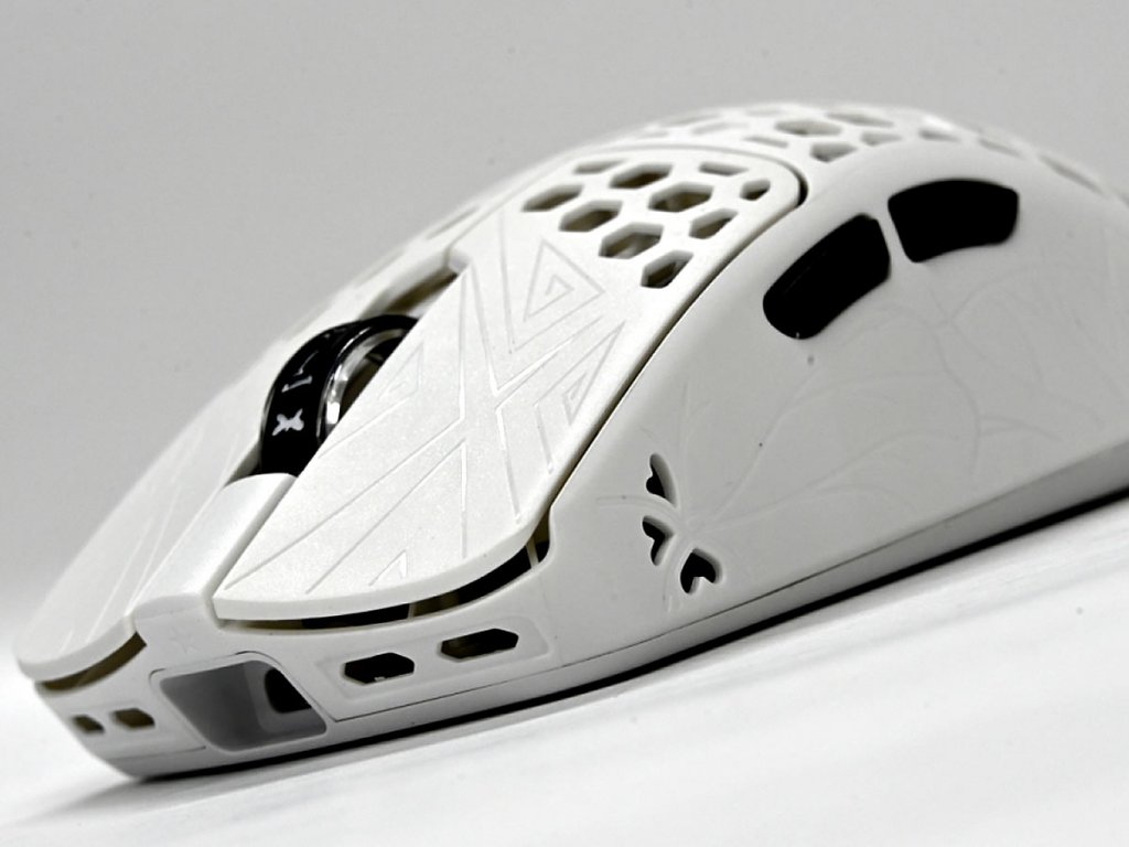 OCに全寄せ、GIGABYTEのオーバークロック特化型E-ATXマザーボードに