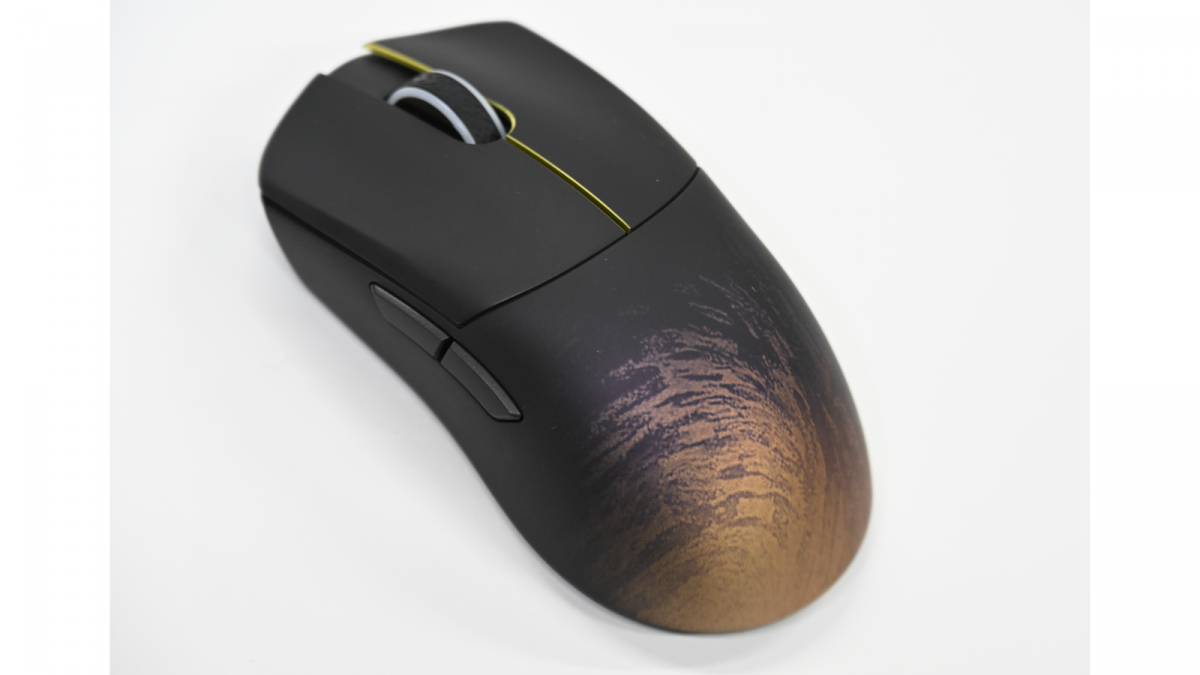 液晶搭載のネコ型ドングルを備えたマグネシウム合金製ゲーミングマウス