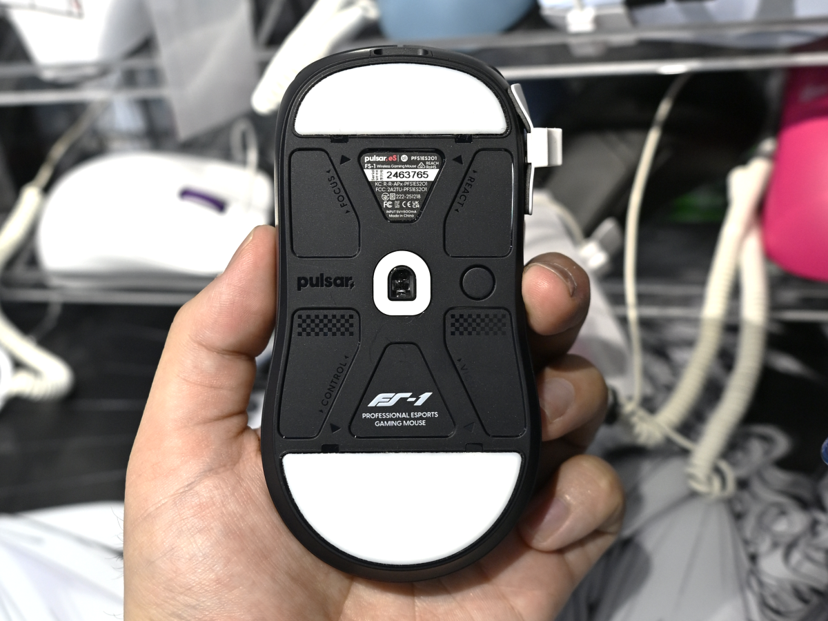 Pulsar x VAXEE! 低めのハンプが特徴のゲーミングマウス『Pulsar eS FS