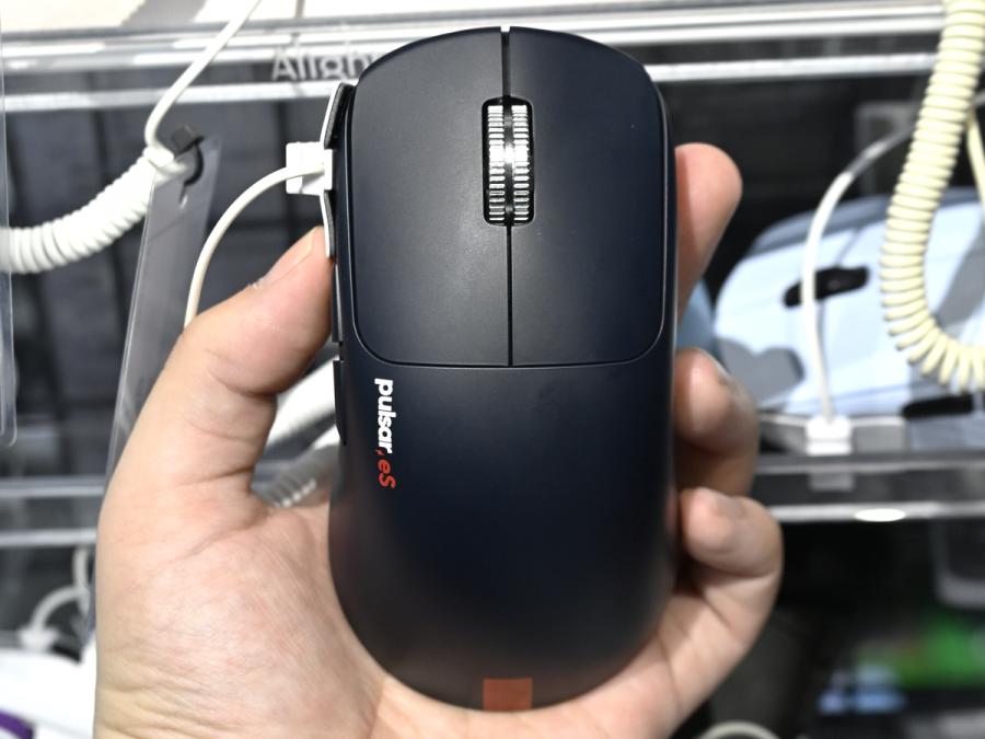 Pulsar x VAXEE! 低めのハンプが特徴のゲーミングマウス『Pulsar eS FS