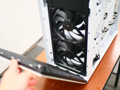 ストレージ増設を重視したスリムベアボーンキット「Shuttle XH270