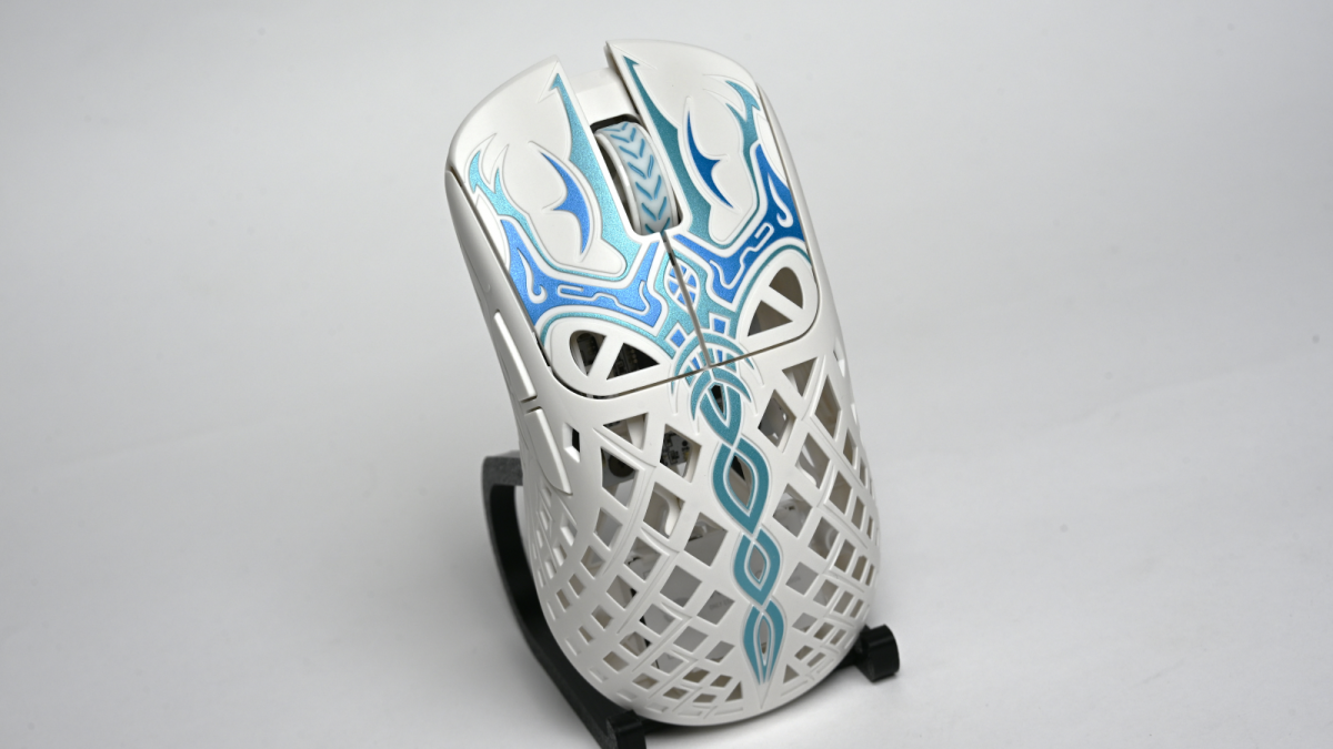 WAIZOWLより、カーボン配合グラスファイバーを採用したゲーミング