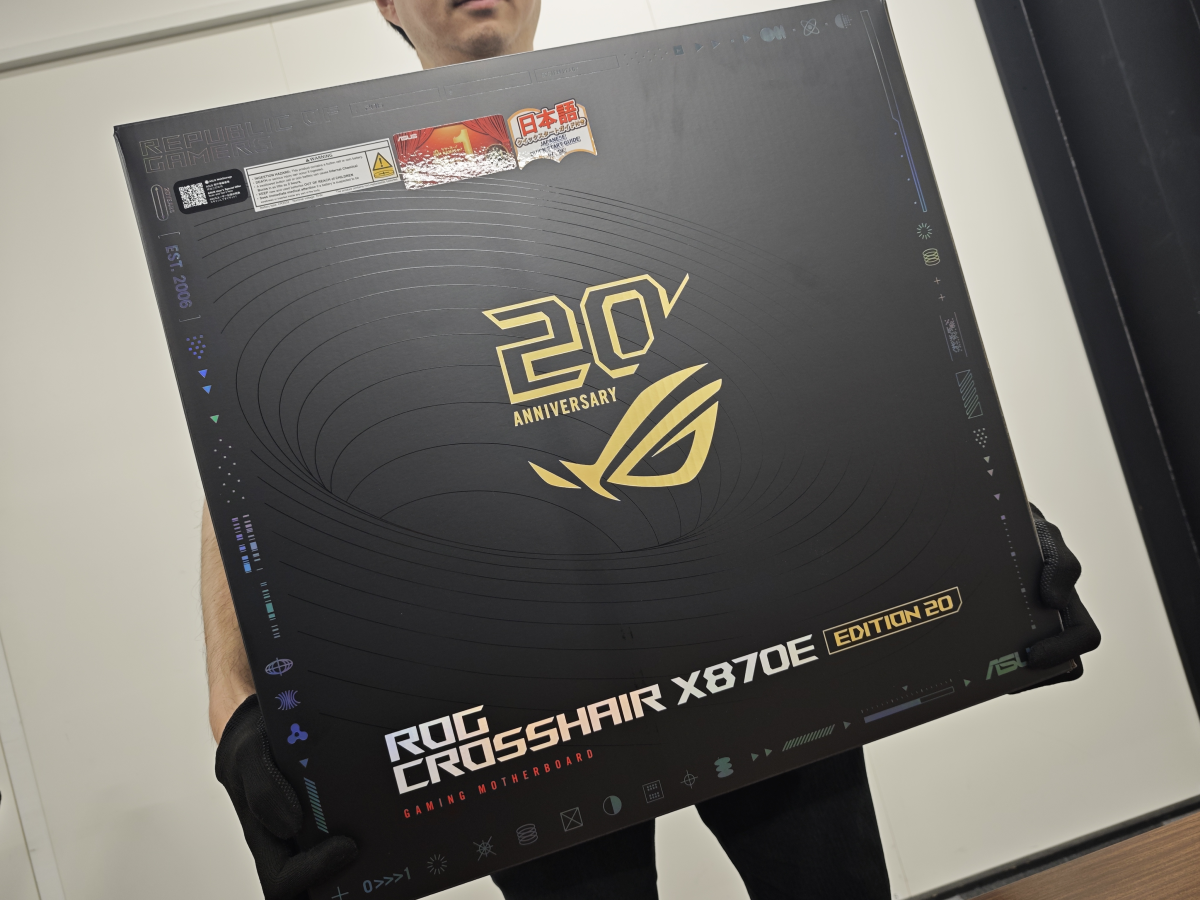 ASUS ROG設立20周年を記念したRTX 5090 搭載グラフィックスカード