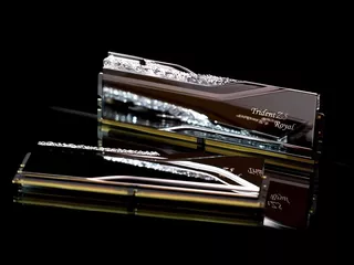 01718064464.webp?w=320