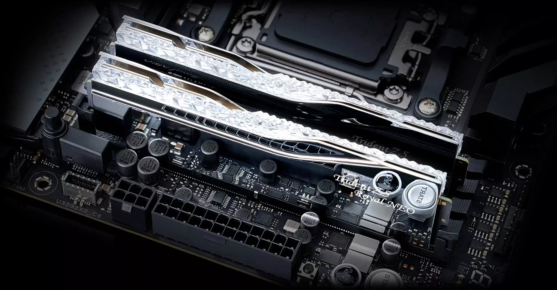 G.SKILL F5-6000J2836G16GX2-TR5NS 新品 G.Skill F5-6000J2836G16GX2-TR5NS Trident Z5 Royal Neo 288pin