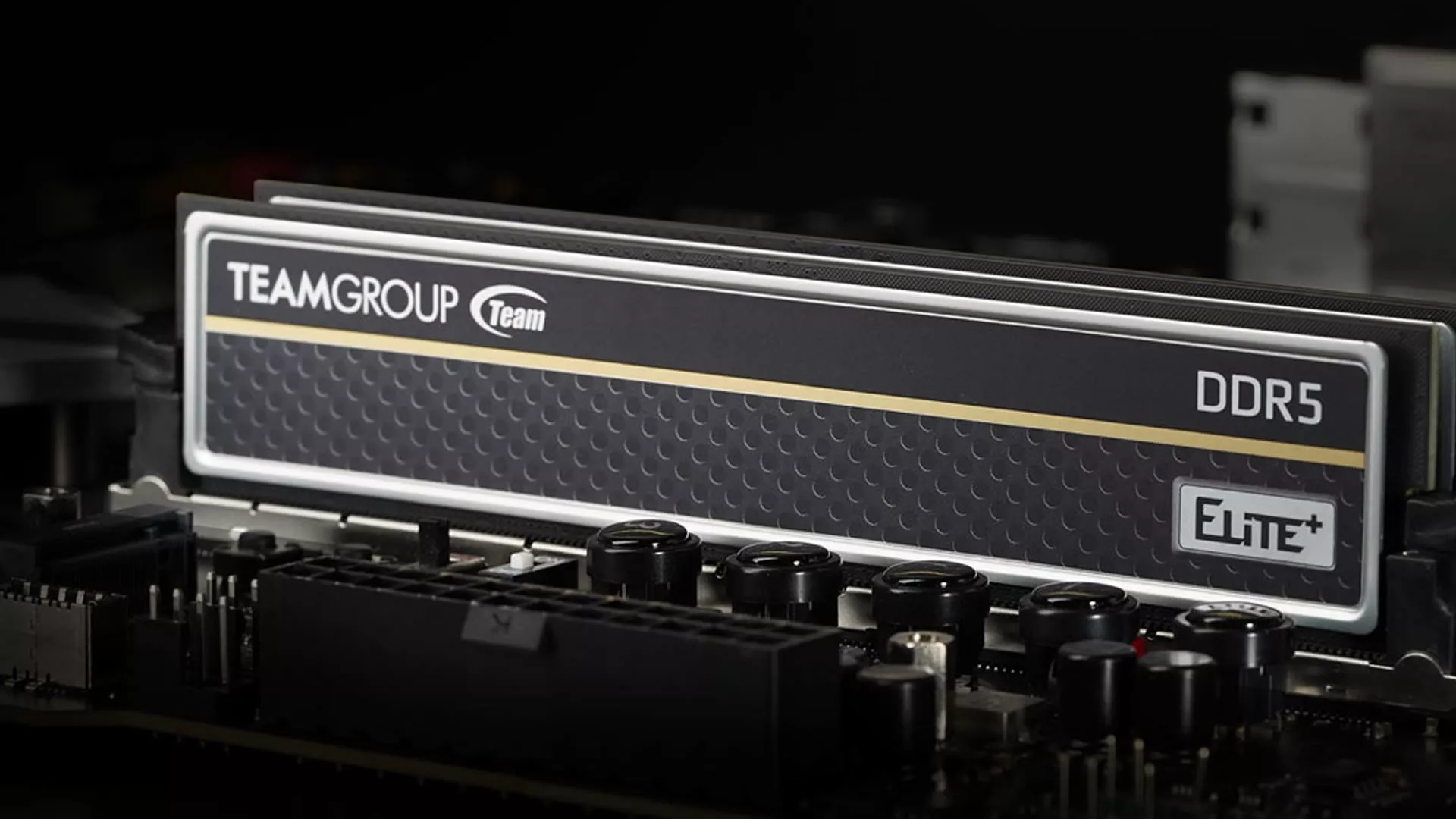 メモリー TEAMGROUP Elite+ DDR5 64GB 6000MHz 32Gx2 ELITE PLUS DDR5 DESKTOP MEMORY BLACK 64GB(2x32GB) 6000MHz CL48