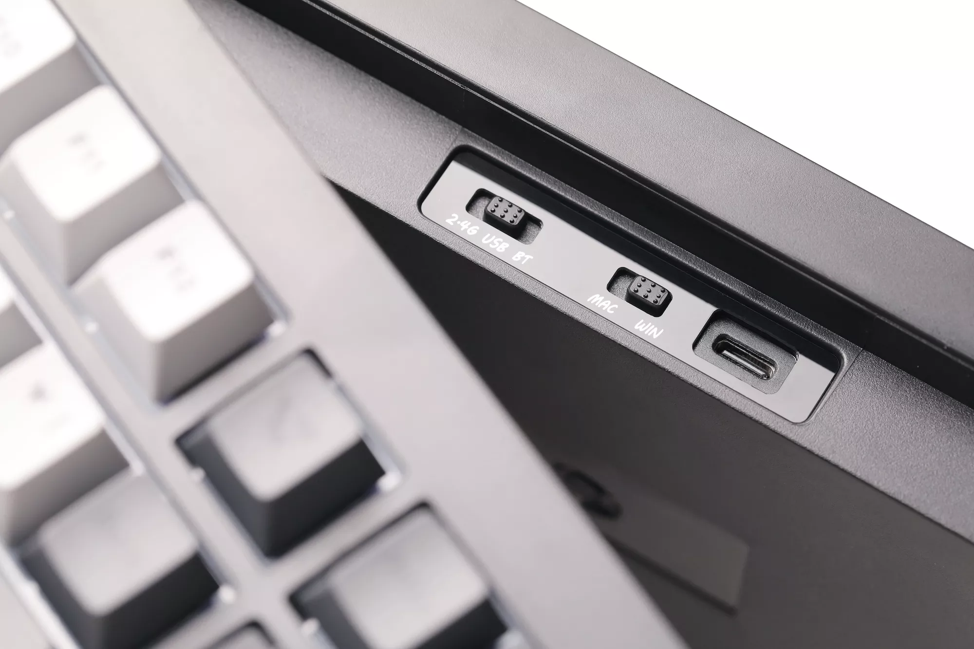 VARO VARO メカニカルキーボード (有線・無線・Bluetooth対応)/SILENT